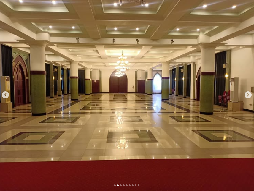 Acara wisuda sekolah di Ruang Serba Guna